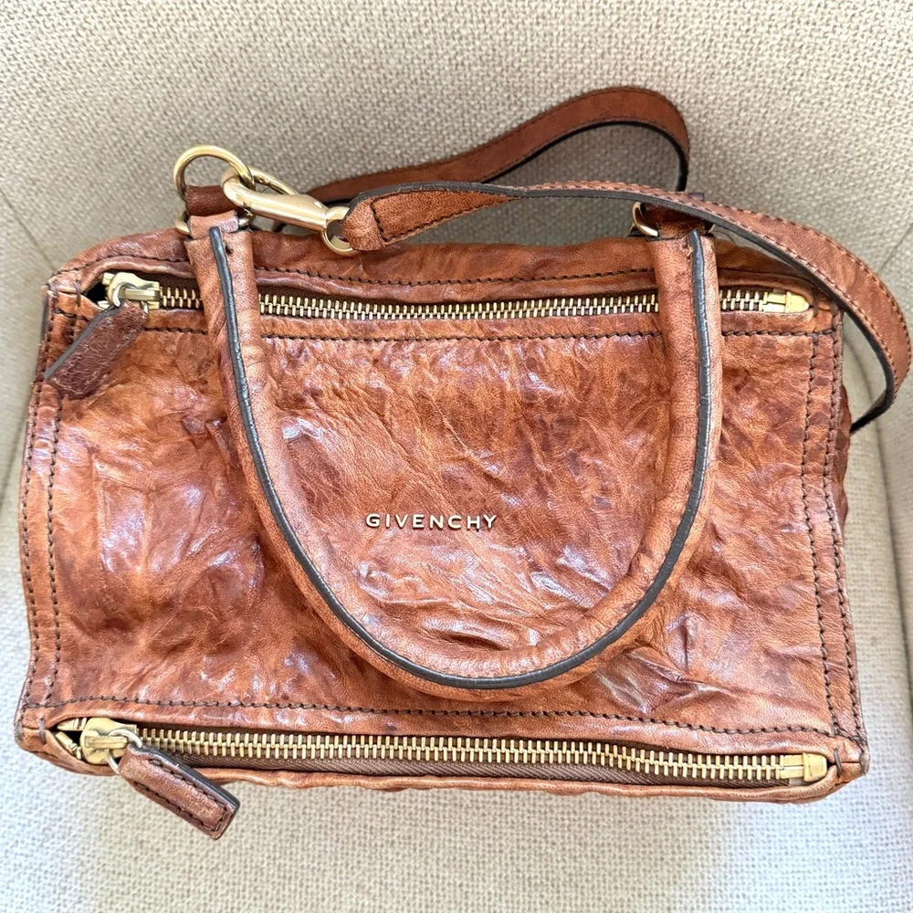 Givenchy Small Pepe Pandora tumbled sheepskin bag in Cigare - Picture 2 of 16